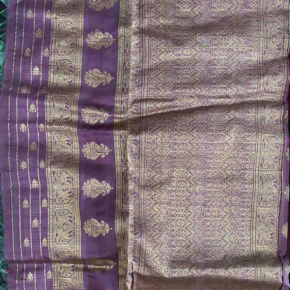 Pure silk sari with ready blouse - Picture 3 of 7